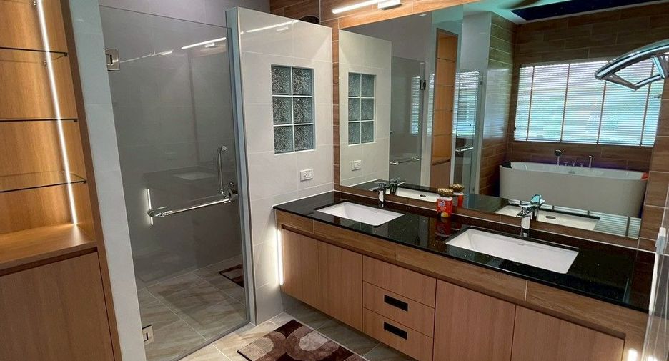 For rent 5 bedrooms villa in Doi Saket, Chiang Mai