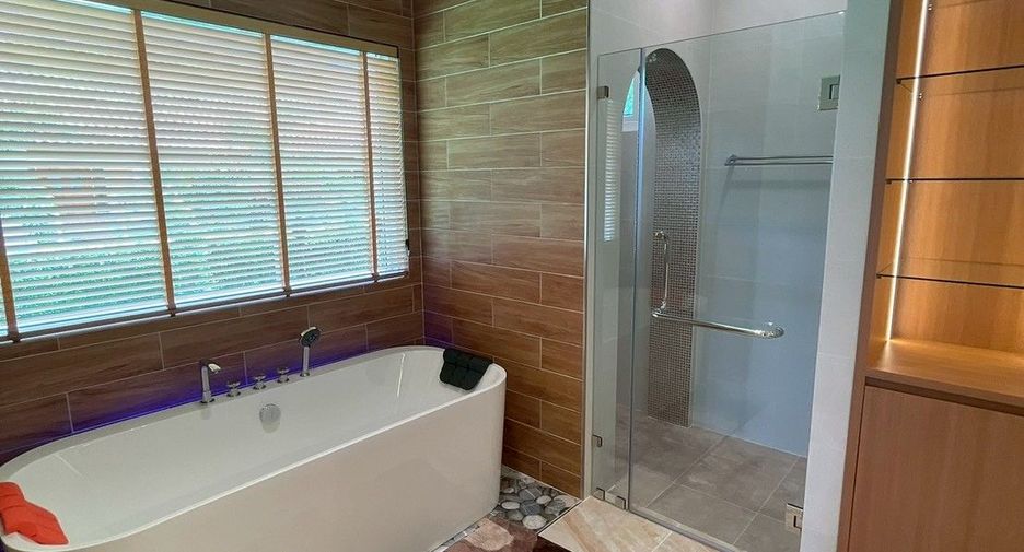For rent 5 bedrooms villa in Doi Saket, Chiang Mai