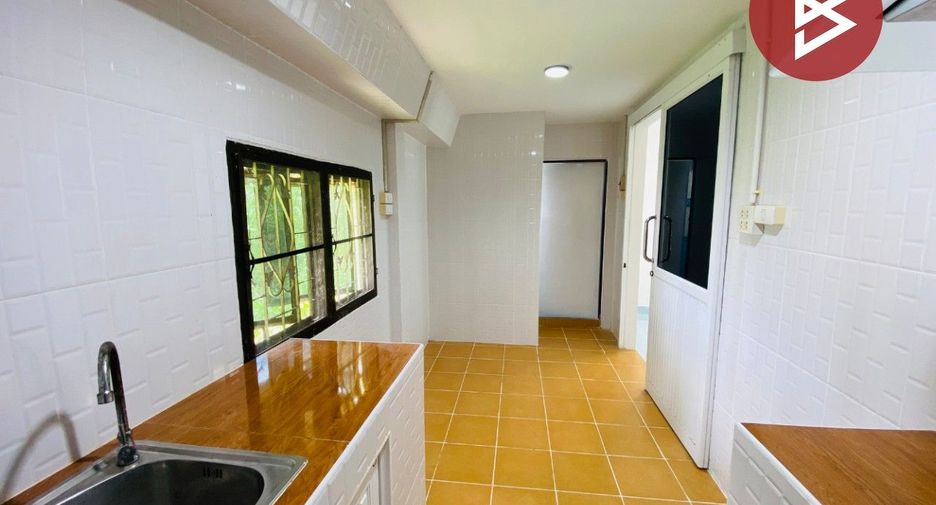 For sale 2 bedrooms townhouse in Krathum Baen, Samut Sakhon