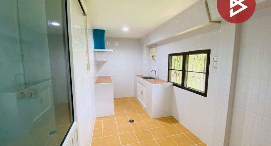 For sale 2 bedrooms townhouse in Krathum Baen, Samut Sakhon