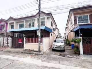 For sale 3 bedrooms townhouse in Bang Khun Thian, Bangkok