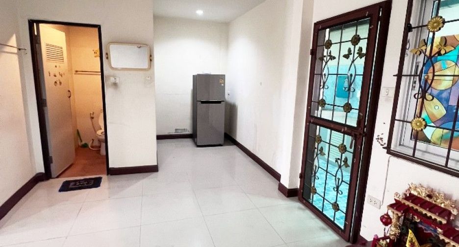 For sale 3 bedrooms townhouse in Bang Khun Thian, Bangkok