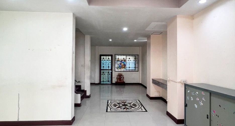 For sale 3 bedrooms townhouse in Bang Khun Thian, Bangkok