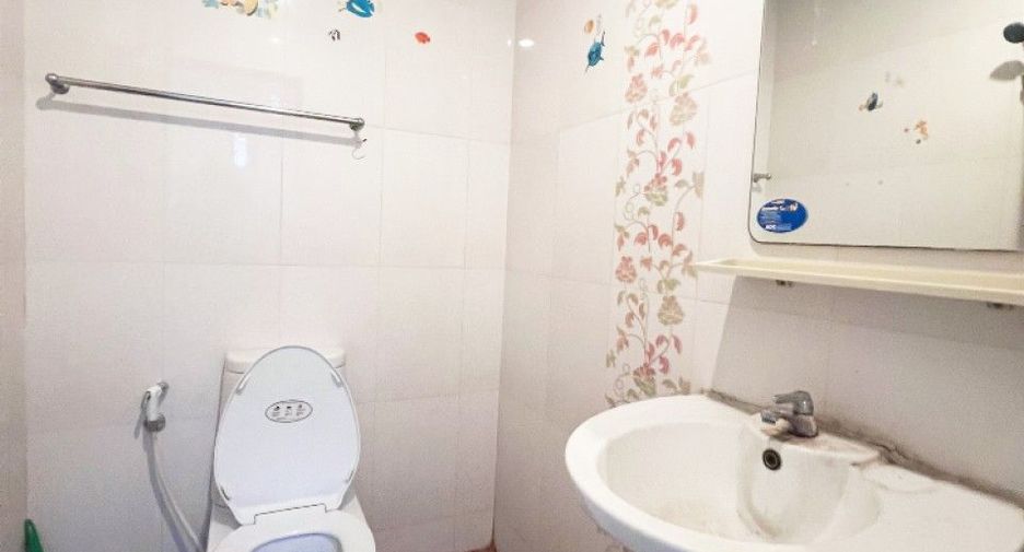 For sale 3 bedrooms townhouse in Bang Khun Thian, Bangkok