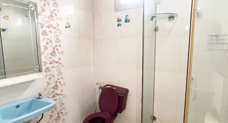 For sale 3 bedrooms townhouse in Bang Khun Thian, Bangkok