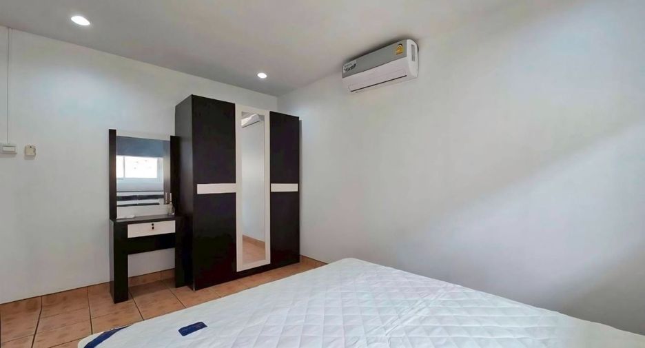 For rent 4 bedrooms condo in Central Pattaya, Pattaya