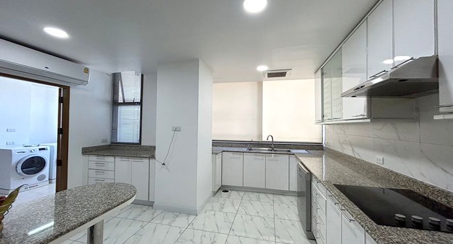 For rent 3 bedrooms condo in Khlong Toei, Bangkok