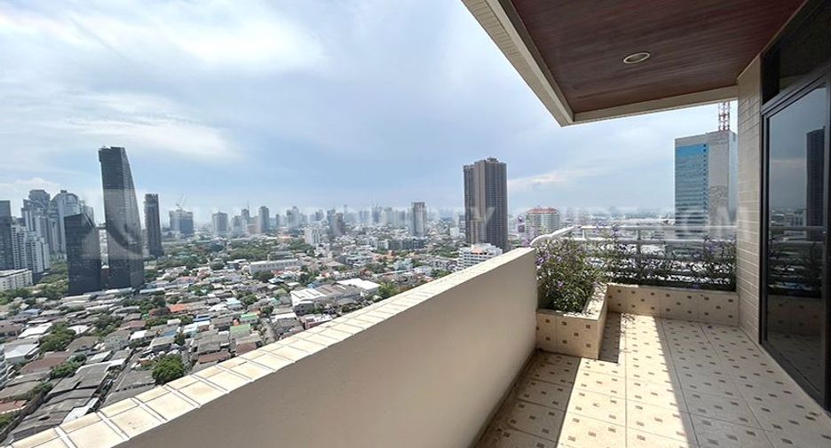 For rent 3 bedrooms condo in Khlong Toei, Bangkok