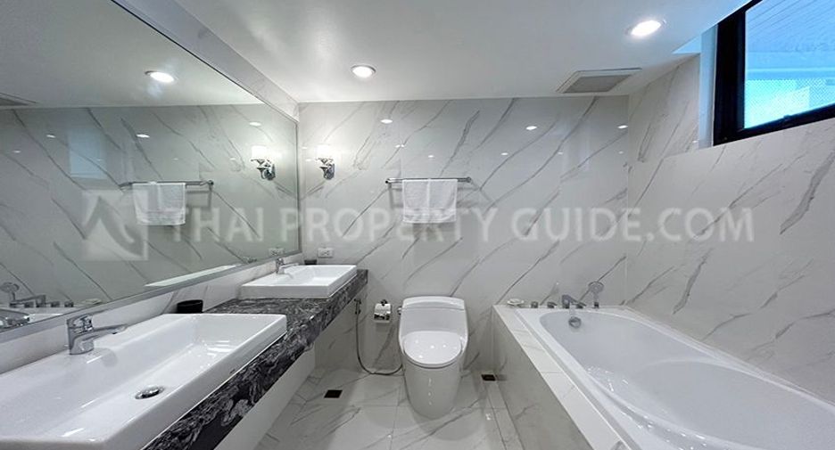 For rent 3 bedrooms condo in Khlong Toei, Bangkok