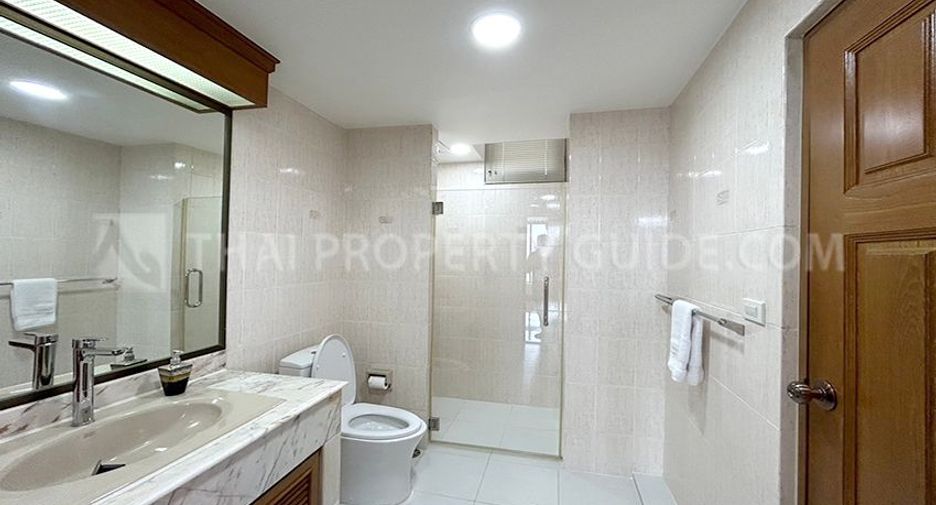 For rent 3 bedrooms condo in Khlong Toei, Bangkok