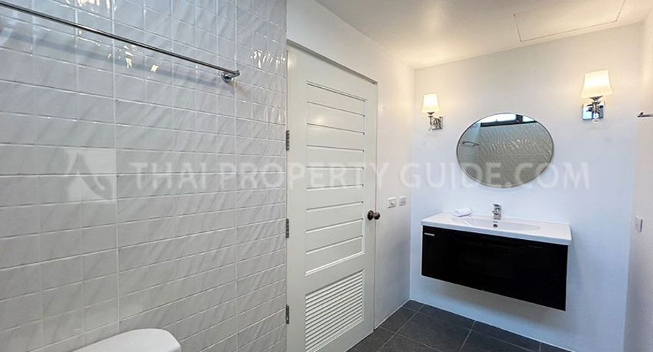 For rent 3 bedrooms condo in Khlong Toei, Bangkok