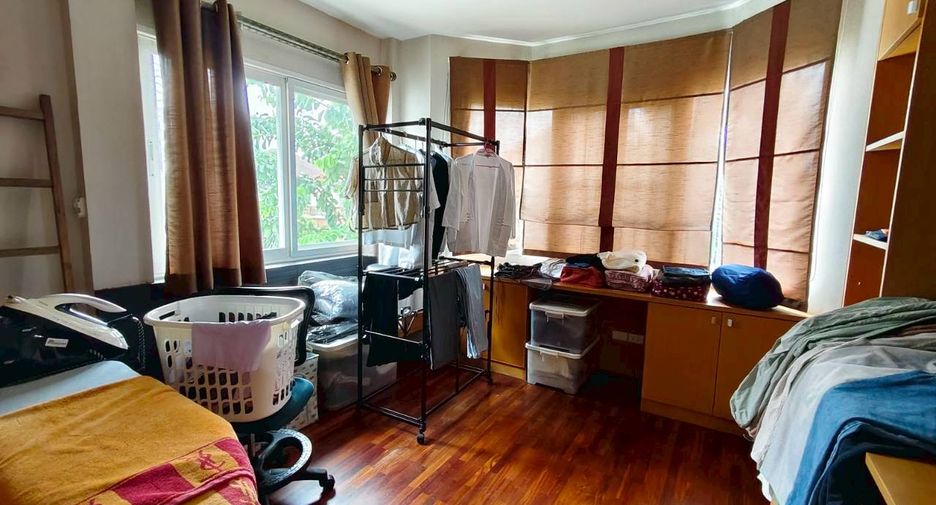 出售 3 卧室 独立屋 在 Taling Chan, 曼谷