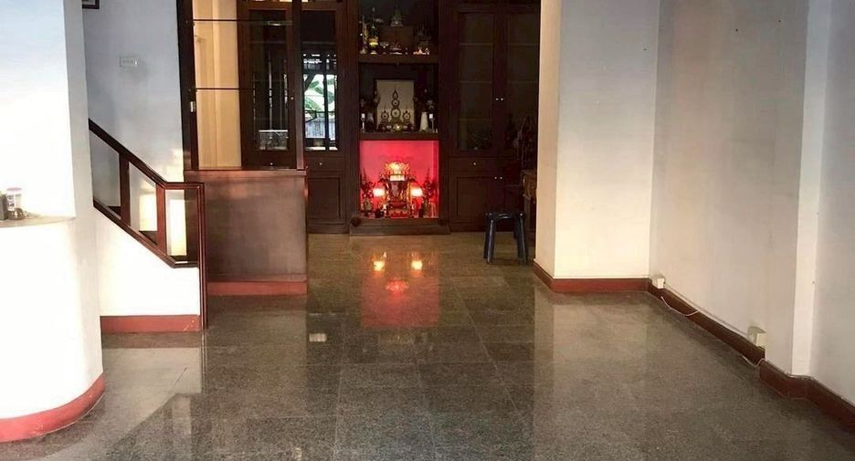 For rent 4 bedrooms house in Suan Luang, Bangkok