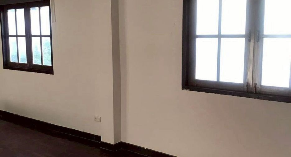 For rent 4 bedrooms house in Suan Luang, Bangkok