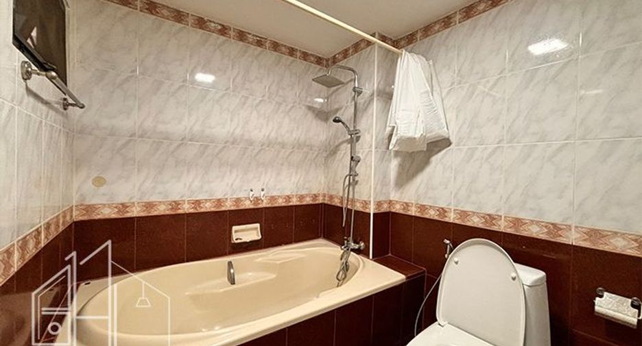 For rent 2 bedrooms condo in Watthana, Bangkok
