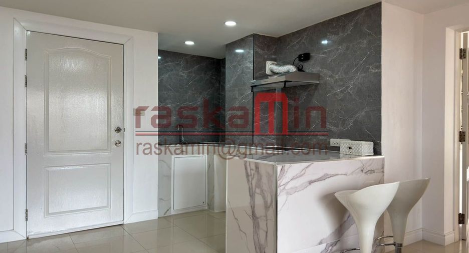 For rent 2 bedrooms condo in North Pattaya, Pattaya