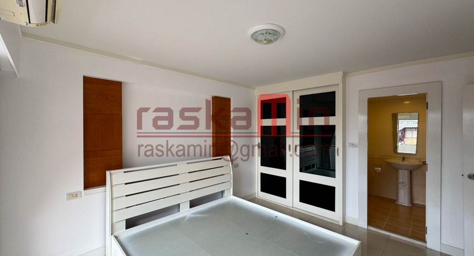 For rent 2 bedrooms condo in North Pattaya, Pattaya