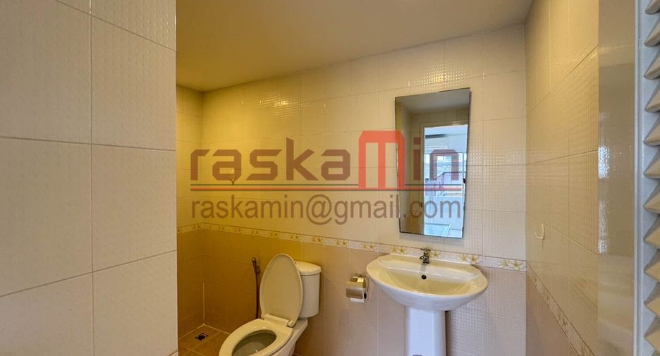 For rent 2 bedrooms condo in North Pattaya, Pattaya