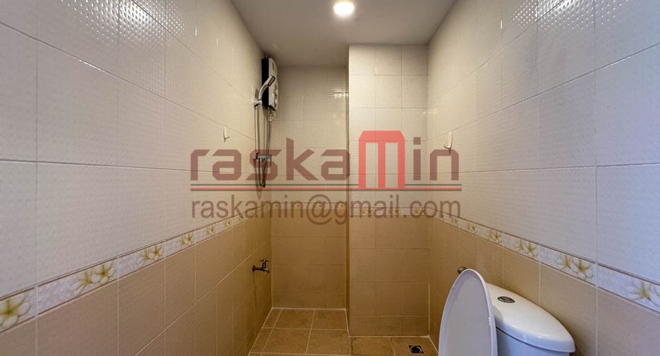For rent 2 bedrooms condo in North Pattaya, Pattaya