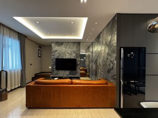 Casa en venta de 4 habitaciones en Huai Khwang, Bangkok