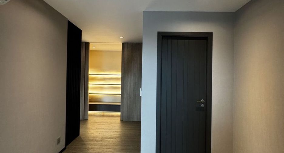 Casa en venta de 4 habitaciones en Huai Khwang, Bangkok