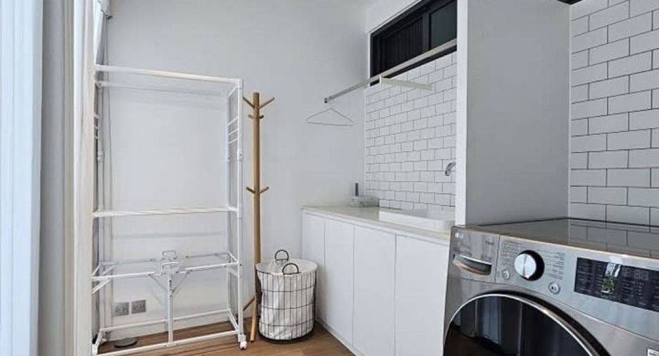 Casa en venta de 4 habitaciones en Huai Khwang, Bangkok