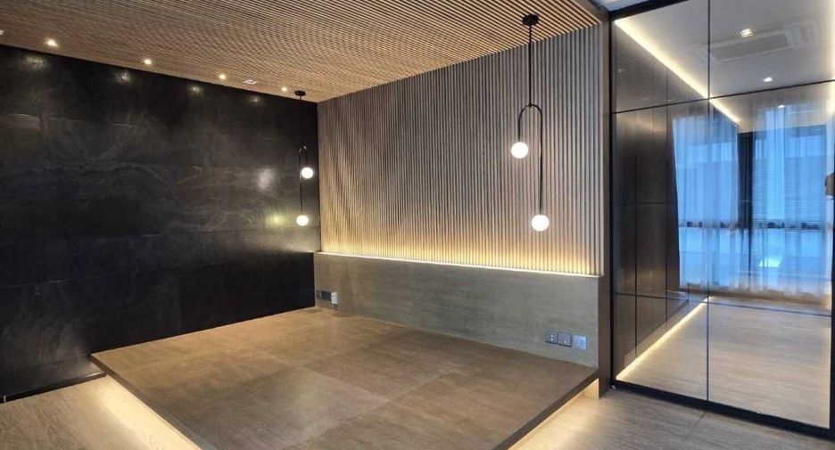 For sale 4 bedrooms house in Huai Khwang, Bangkok