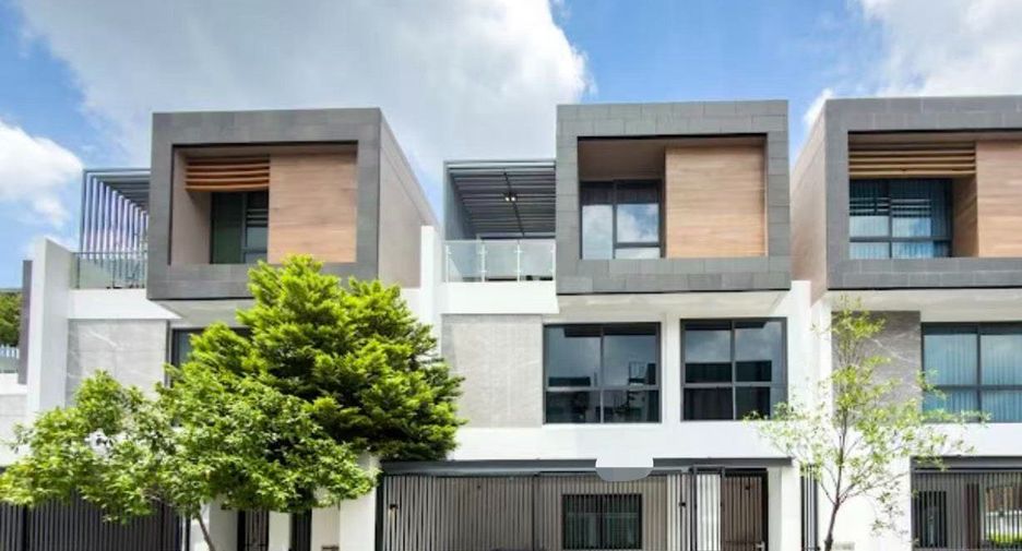 For sale 4 bedrooms house in Huai Khwang, Bangkok