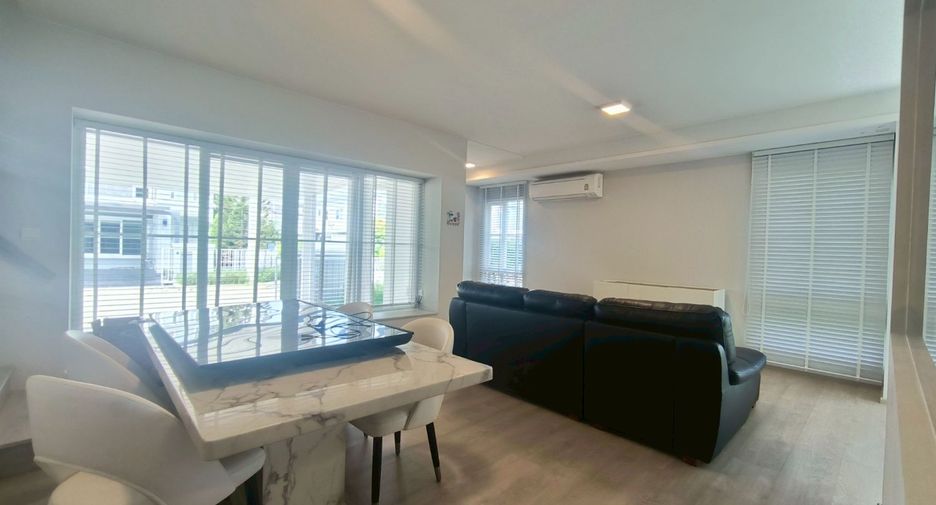 For rent 2 bedrooms townhouse in Prawet, Bangkok