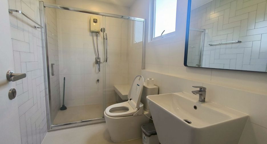 For rent 2 bedrooms townhouse in Prawet, Bangkok