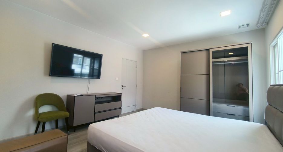 For rent 2 bedrooms townhouse in Prawet, Bangkok