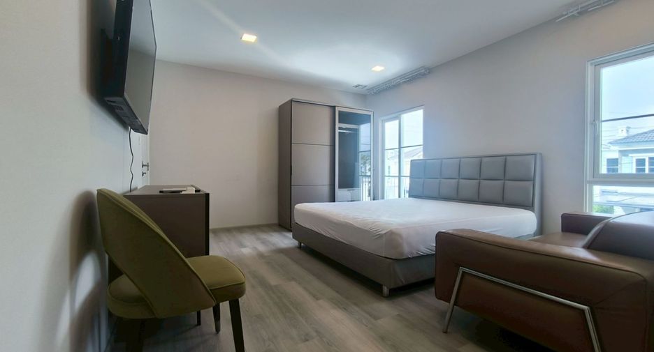 For rent 2 bedrooms townhouse in Prawet, Bangkok