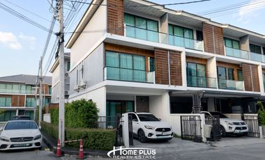 À vendre 3 chambres maison de ville à Bang Phli, Samut Prakan