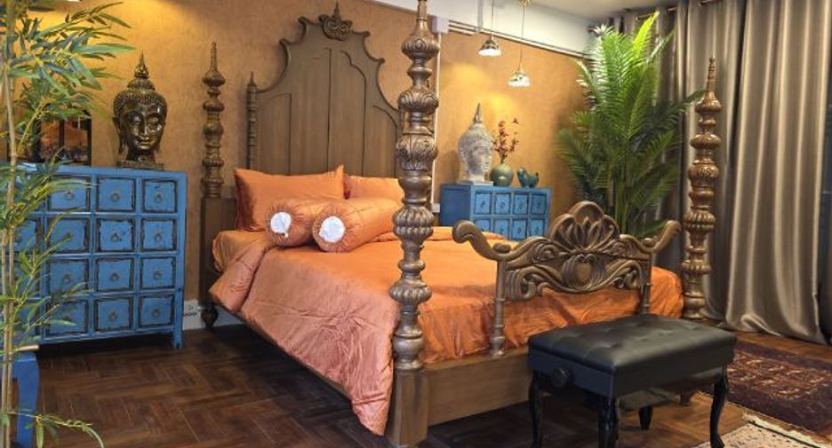 For sale 4 bedrooms condo in Yan Nawa, Bangkok