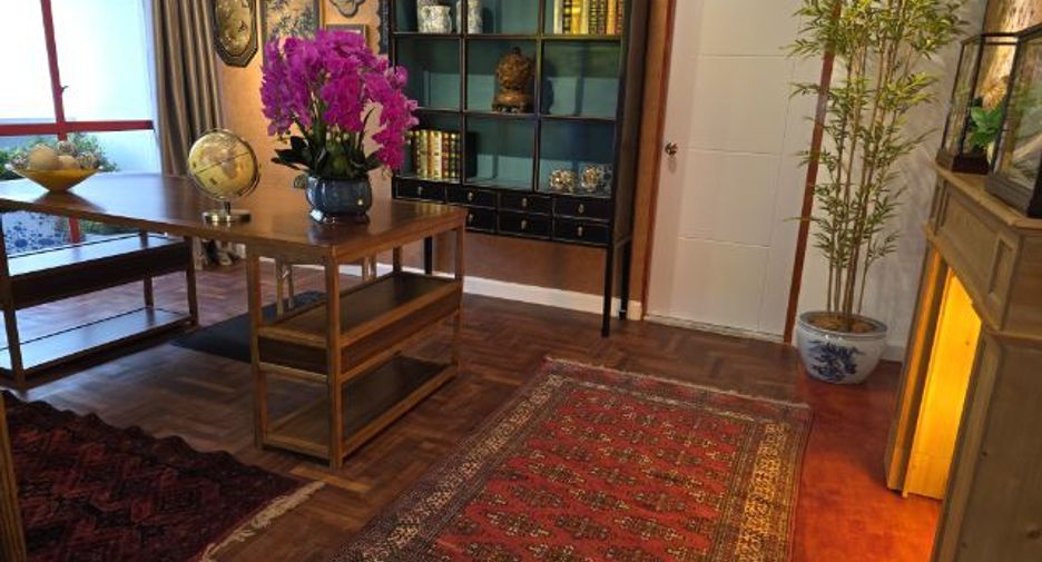 For sale 4 bedrooms condo in Yan Nawa, Bangkok
