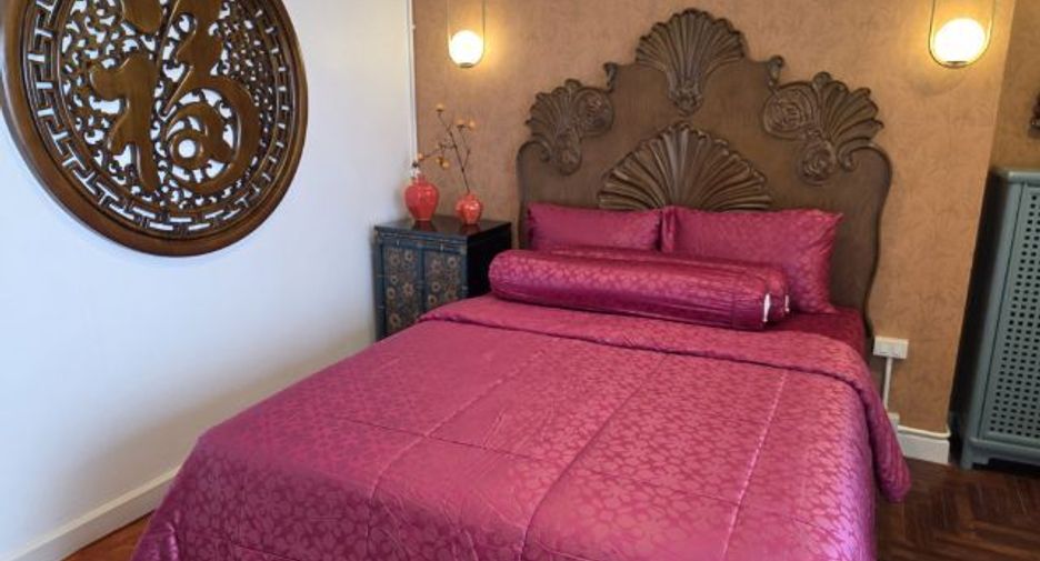 For sale 4 bedrooms condo in Yan Nawa, Bangkok