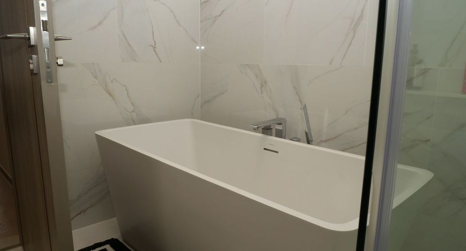 For rent 2 bedrooms condo in Sathon, Bangkok