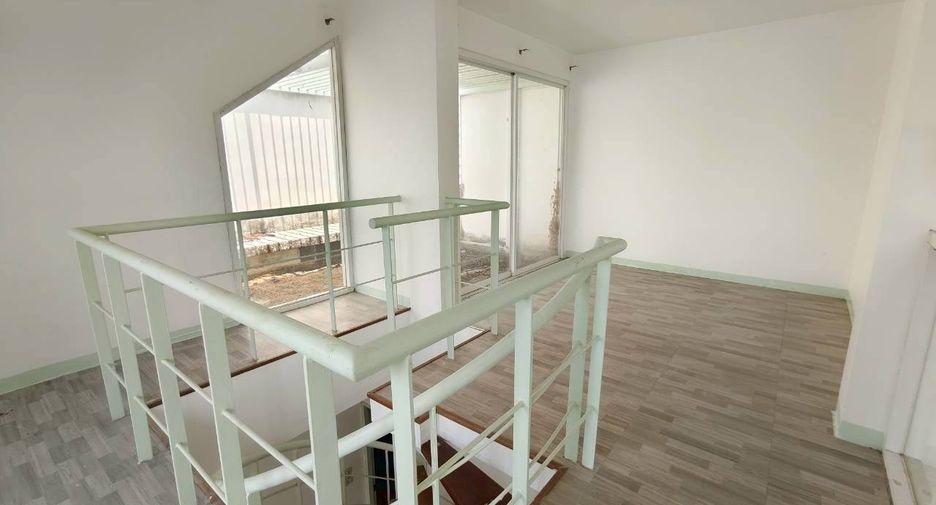 Casa adosada en venta de 3 habitaciones en Thanyaburi, Pathum Thani
