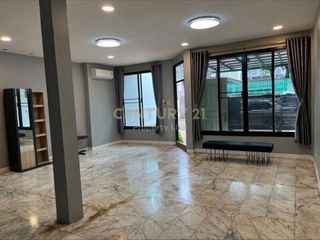 For rent 3 bedrooms townhouse in Din Daeng, Bangkok