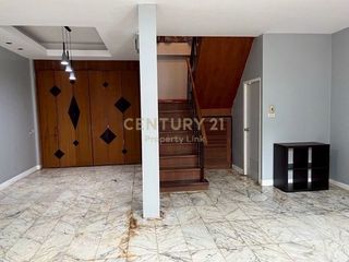 For rent 3 bedrooms townhouse in Din Daeng, Bangkok