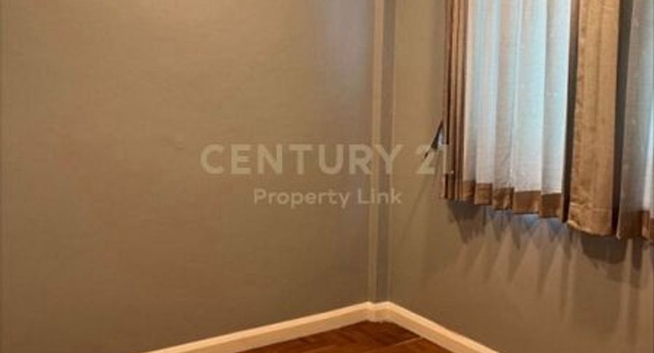 For rent 3 bedrooms townhouse in Din Daeng, Bangkok