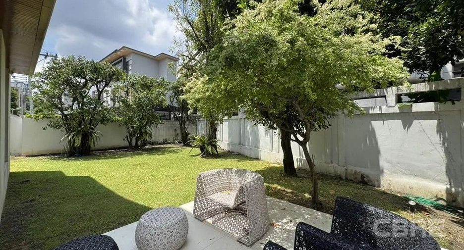 For sale 3 bedrooms house in Phaya Thai, Bangkok