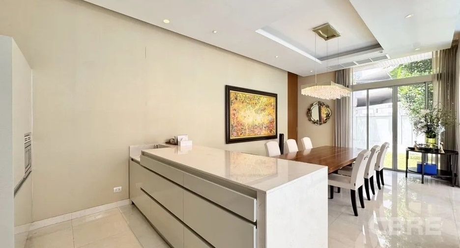 For sale 3 bedrooms house in Phaya Thai, Bangkok