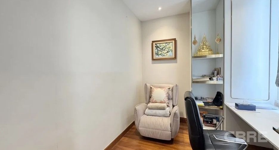 For sale 3 bedrooms house in Phaya Thai, Bangkok
