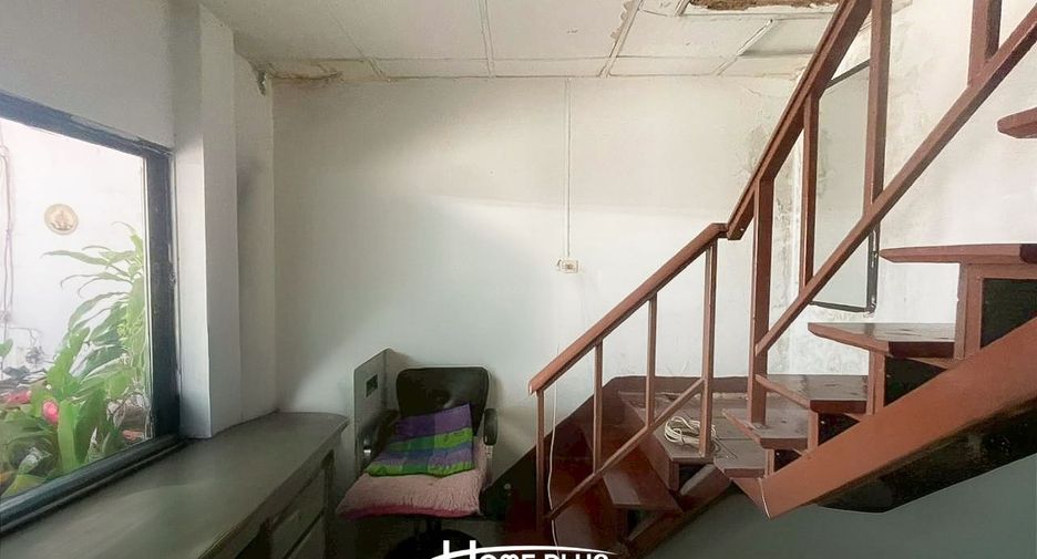 For sale 42 bedrooms apartment in Bang Kapi, Bangkok