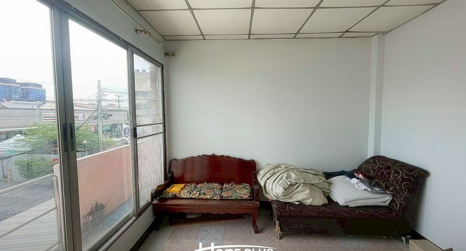 For sale 42 bedrooms apartment in Bang Kapi, Bangkok