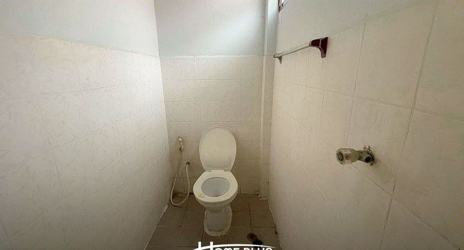 For sale 42 bedrooms apartment in Bang Kapi, Bangkok