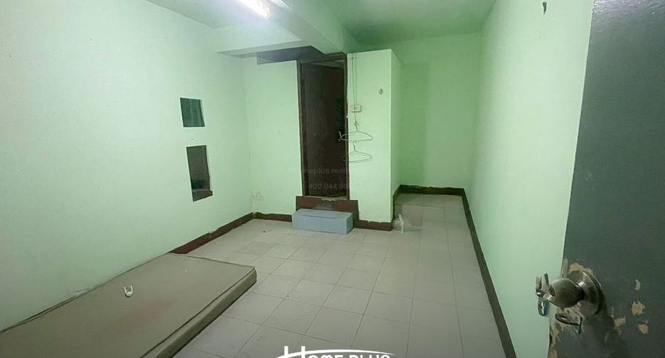 For sale 42 bedrooms apartment in Bang Kapi, Bangkok