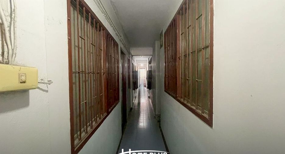 For sale 42 bedrooms apartment in Bang Kapi, Bangkok