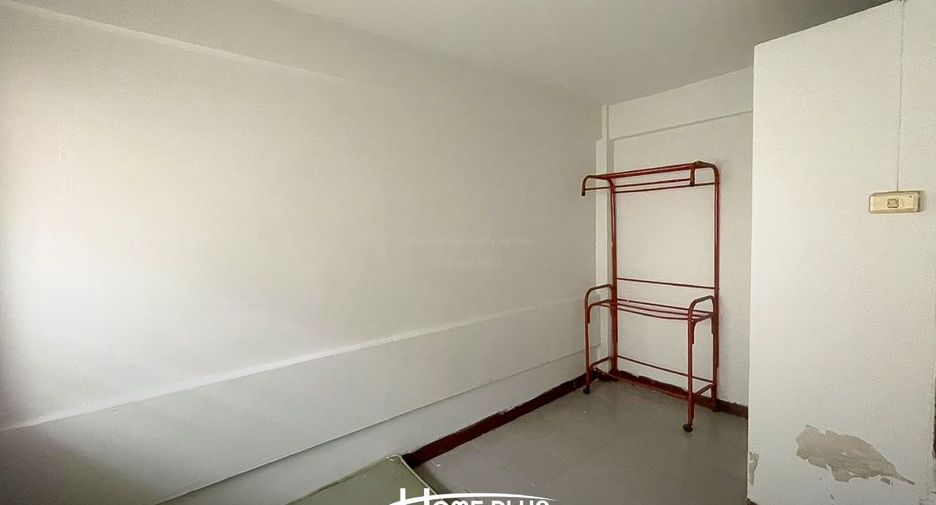 For sale 42 bedrooms apartment in Bang Kapi, Bangkok